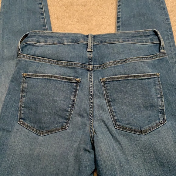 Universal Thread ripped knee skinny jeans - Picture 5 of 7